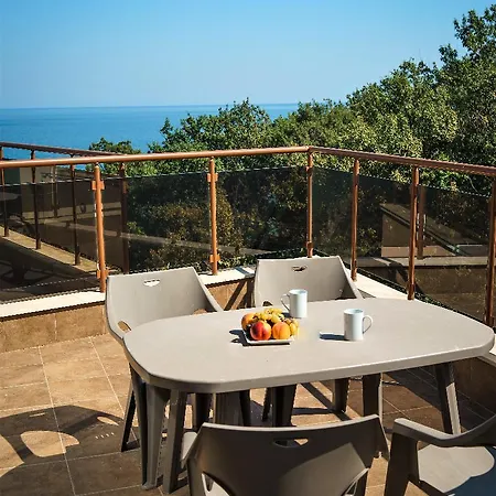 Moreto Seaside شقة فندقية 3*